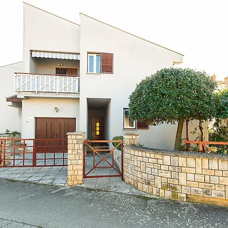 Apartment D&v *